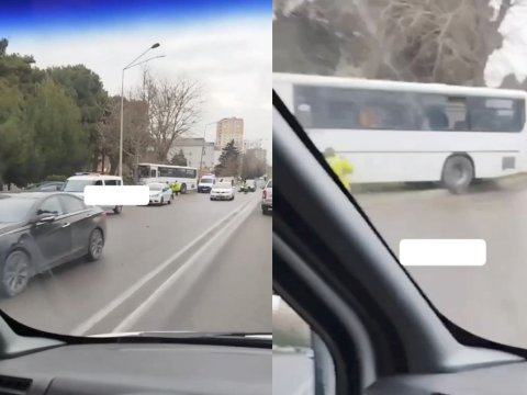 Bakıda avtobus ağaca çırpıldı - VİDEO