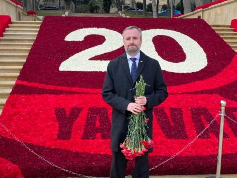 Polşa səfiri Şəhidlər xiyabanını ziyarət edib