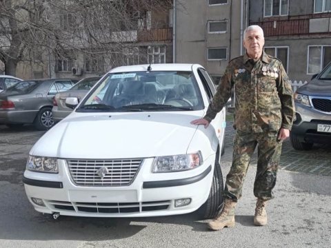 İlham Əliyev ali məktəb müəlliminə maşın bağışladı - FOTOLAR