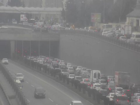 Bakı-Sumqayıt yolunda qəza tıxac yaratdı