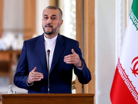 İranın xarici işlər naziri Pakistana gedir