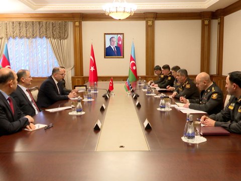 Yeni rektor ilk görüşünü keçirdi - FOTO