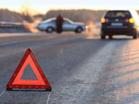 İki yük maşını toqquşdu - Ölən var