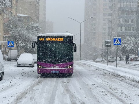 Bakıya qar yağacaq, yollar buz bağlayacaq - Günün havası