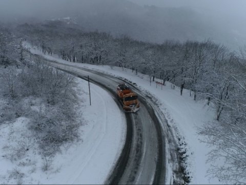 Zəfər yolu qardan təmizlənir