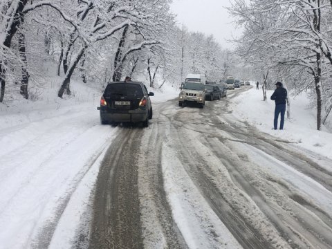 Şamaxı - İsmayıllı yolu buz bağlayıb