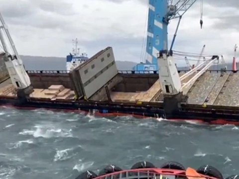 Şanxayda türkiyəli dənizçilərin gəmisi batıb