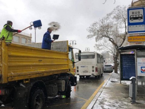 Bakıda kommunal idarələr gücləndirilmiş rejimə keçdi