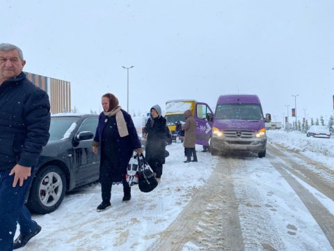 Doğma yurduna qayıdan füzulilərə açarları təqdim olundu