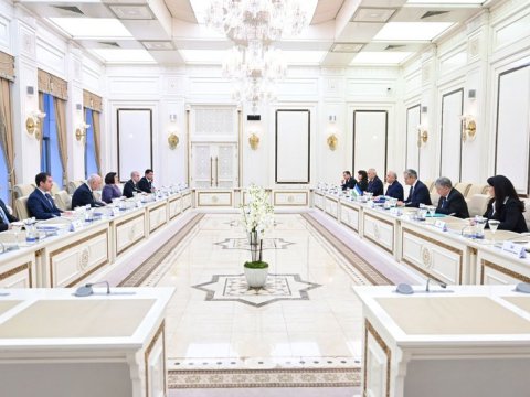 Spiker Özbəkistan parlamenti sədrinin birinci müavini ilə görüşdü