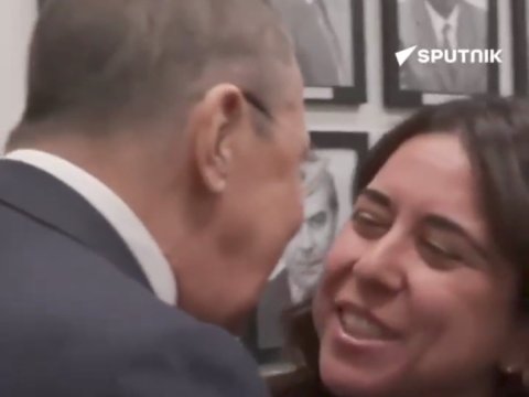 Lavrovun səmimi anları: Məndən başqasını öpüb vaxt itirmə - VİDEO