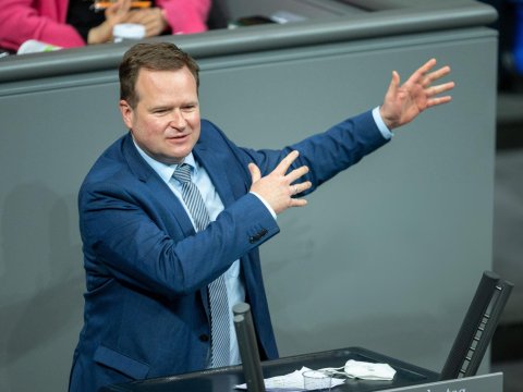 Azərbaycana qarşı çıxan ermənipərəst alman deputat KİMDİR...