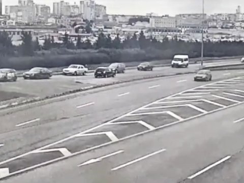 Narkotik qəbul edib maşını əks istiqamətdə sürdü - ANBAAN VİDEO