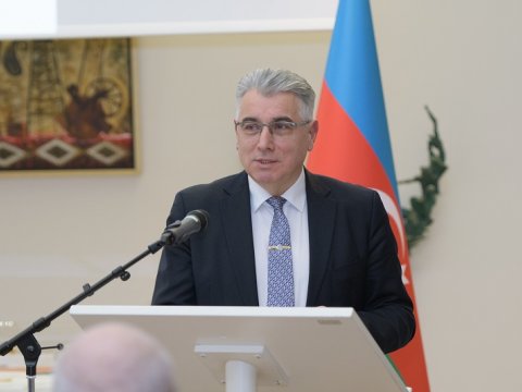 Nobel sülh mükafatı almış azərbaycanlı alim İlham Əliyevin dəstəkləyir