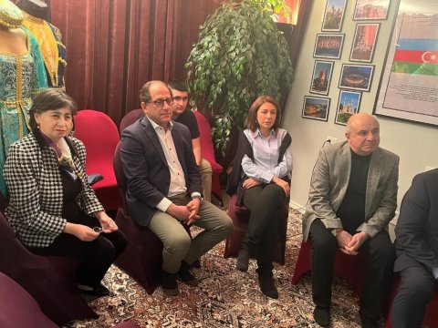 Kanadalı parlamentar Torontodakı Azərbaycan Evini ziyarət etdi