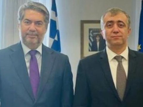 Səfir etimadnaməsini Yunanıstan Prezidentinə təqdim etdi