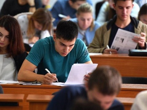 Qəbulu gecikdirilən layihə: Ali təhsil haqqında qanun niyə qəbul edilmir?
