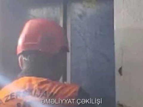 Liftdə köməksiz qalanlar belə xilas edildi - VİDEO