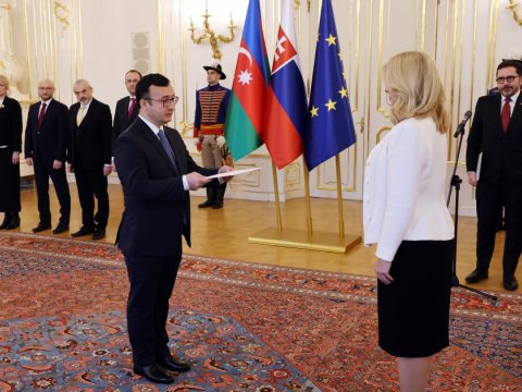 Səfirimiz etimadnaməsini Slovakiya Prezidentinə təqdim etdi