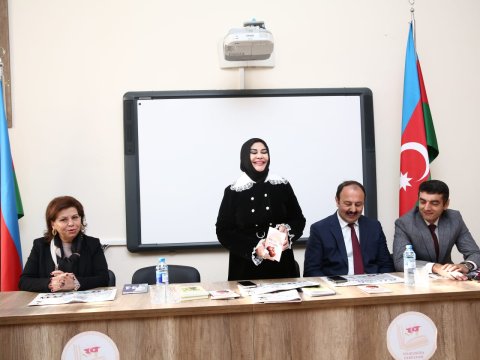 Özbəkistanın tanınmış şairi Xasiyyət Rüstəm Bakıda - FOTO