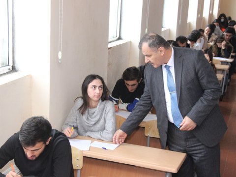 İctimai şura kollecdə imtahanların gedişini izləyib - FOTO