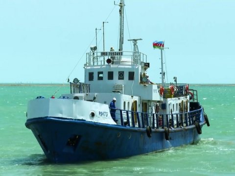 Xəzərdə qorxulu anlar: Gəmiyə su doldu, 32 nəfər...