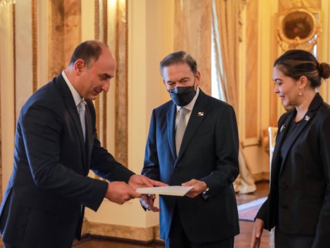 Səfirimiz etimadnaməsini prezidentə təqdim etdi 
