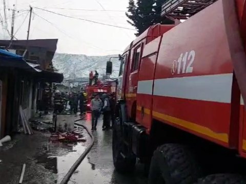 Şəmkirdəki yanğın söndürüldü 