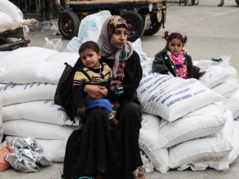 Fransa fələstinli qaçqınlara dəstəyi DAYANDIRDI