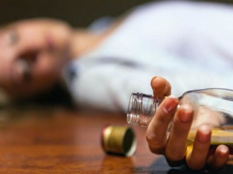 15 yaşlı qız özünə qəsd etdi