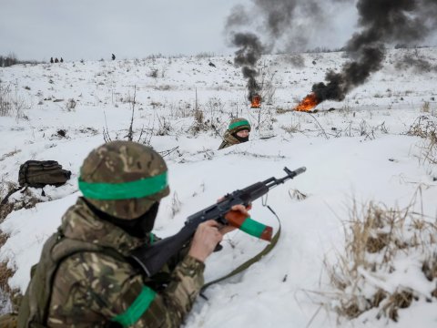 Rusiyada nikbinlik, Ukraynada korrupsiya - Müharibənin ikinci ili başa çatır...