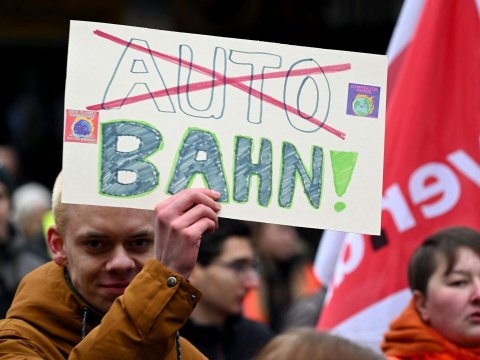 Maşınistlər tətili dayandırdı - Əmək hüquqları ilə bağlı danışıqlar başlayır