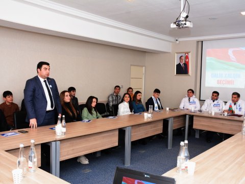 İlk dəfə səs verəcək seçicilərlə görüş - FOTO