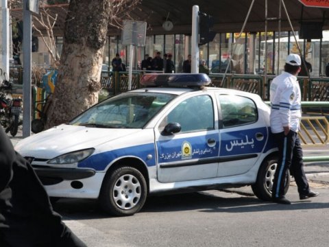 İranda 2 polis öldürüldü, 4-ü yaralandı