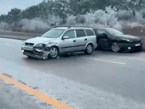 Bakı-Şamaxı yolu buz bağladı: Maşınlar toqquşdu - VİDEO