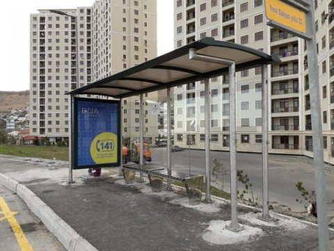 Jurnalistlər binasının qarşısında piyadanı maşın vurdu