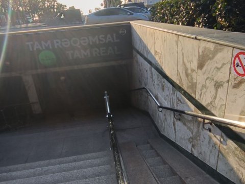 Narazılığa səbəb olan bu nişanlar SÖKÜLDÜ
