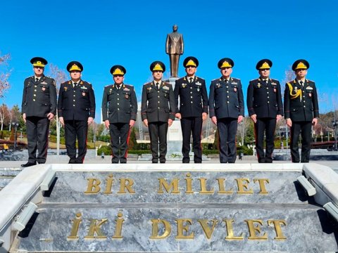 Müdafiə Nazirliyi generallarla bağlı məlumat yaydı 