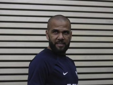 Dani Alveş məhkəmə qarşısına çıxır