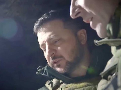 Zelenski döyüş mövqeyində olub
