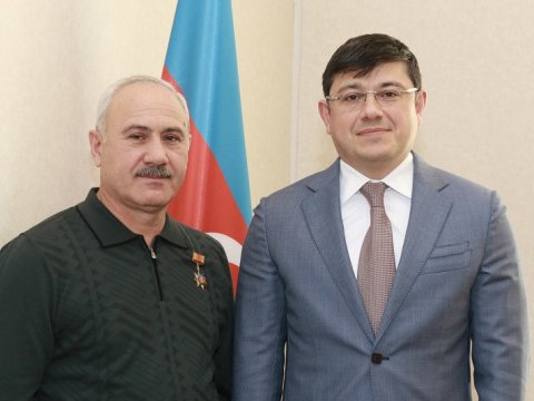 Qazaxıstandakı diaspor təşkilatının sədrinə medal verildi