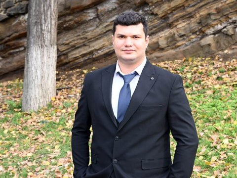 Mətbuat katibi işdən çıxdı