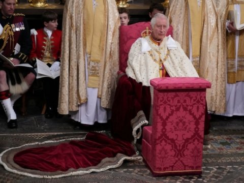 Britaniya kralına xərçəng diaqnozu QOYULDU