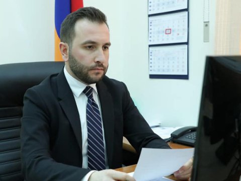 Heç bir mətn müqəddəs deyil - Paşinyanın partiyadaşı konstitusiya dəyişikliyini əsaslandırdı