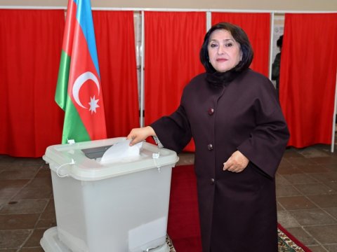 Sahibə Qafarova bu seçki məntəqəsində səs verdi - FOTOLAR