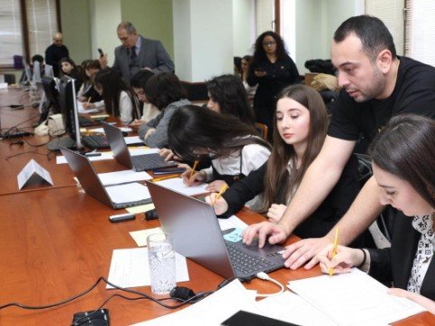 Prezident seçkiləri ilə əlaqədar səsvermədə \