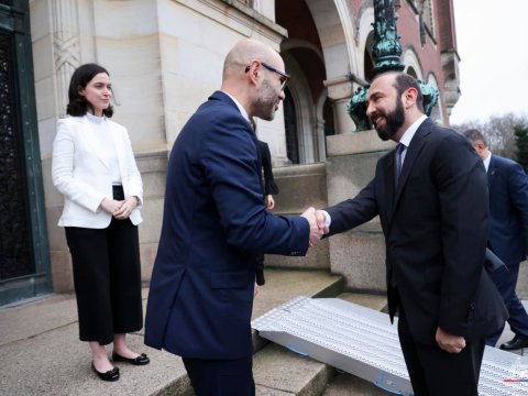 Mirzoyan Cepelakla görüşdü