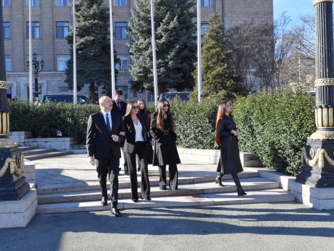 Prezident və ailəsi səsvermədən sonra Xankəndini gəzdilər - VİDEO