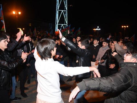 Bakıda bayram ab-havası - FOTOLAR
