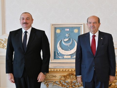 Ersin Tatar İlham Əliyevə zəng etdi